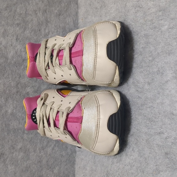 Nike Air Huarache Grey yellow pink 3Y - Picture 2 of 9